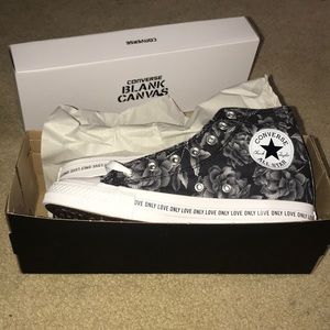 size 7.5 women’s brand new converse